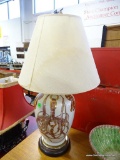 (A5) VINTAGE EQUESTRIAN DESIGN LAMP. 26'' TALL. INCLUDES SHADE