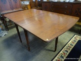 (A1) MAHOGANY SHERATON DROP SIDE DINING ROOM TABLE. 70X44X30 ON CASTERS. GC