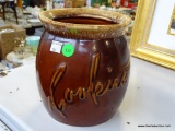 (A6) HULL POTTERY COOKIE JAR (NEEDS A LID BUT OTHERWISE IN EXCELLENT CONDITION!): 6.5