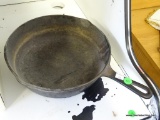 (A6) CAST IRON #8 FRYING PAN: 11