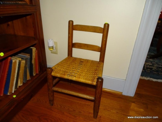 (LR) VINTAGE WOVEN SEAT LADDER BACK CHILDS CHAIR: 14"x12"x22"