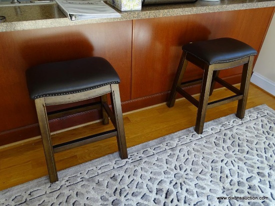 (K) TOP QUALITY PADDED WOOD BAR STOOLS WITH CROSS STRETCHER BASE FOR STABILITY 20''X18''X24''