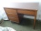 (MBR) MID-CENTURY MODERN SINGLE PEDESTAL DESK WITH 4 DRAWERS: 42