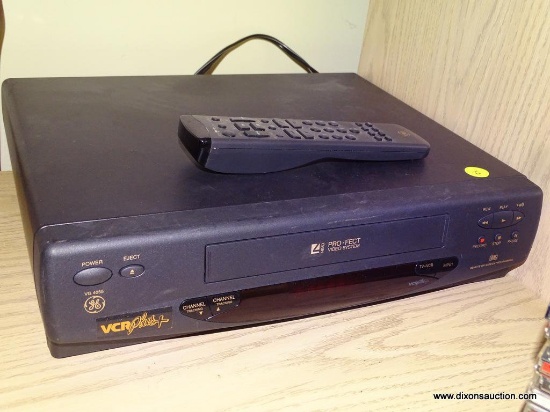 (LR) GE VCR PLUS+ VHS PLAYER WITH ORIGINAL REMOTE