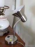 (LR) STAINLESS STEEL ADJUSTABLE ARM DESK LAMP