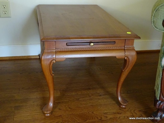 (LR) TOP QUALITY QUEEN ANNE TEA TABLE WITH 2 SLIDEOUT CANDLE TRAYS ON EITHER END: 18"x28"x17".
