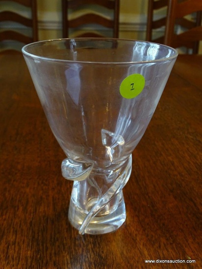 (DR) SIGNED STEUBEN CRYSTAL VASE: 6.75" TALL. IN EXCELLENT CONDITION.