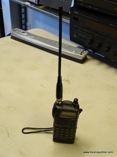 (B1) ICON IC - T7H FM TRANSCEIVER 12 7/8 IN TALL INCLUDING THE ANTENNA