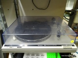TECHNICS SL-B1 FREQUENCY GENERATOR SERVO TURNTABLE SYSTEM. MINOR WEAR FROM USE BUT APPEARS TO BE IN