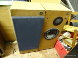 VINTAGE PAIR OF JBL WOOD GRAIN SPEAKERS MODEL L60T. IN NEED OF RESTORATION. 12X10X31.