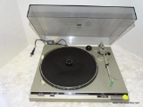 TECHNICS SL- B20 FREQUENCY GENERATOR SERVO AUTOMATIC TURNTABLE SYSTEM. APPEARS TO BE IN GOOD VINTAGE