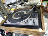 (2ND SHELF SQ. RACK) UNITED AUDIO DUAL 1225 VINTAGE TURNTABLE. DOES NOT POWER ON. BEING SOLD FOR