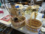 (TABLE ROW 2) LOT OF 5 DECORATIVE BASKETS