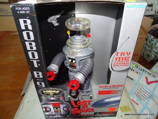 (FRONT, LEFT SIDE, UNDER TABLE) LOST IN SPACE- THE CLASSIC SERIES ROBOT B-9 TOY/ rc ACTION FIGURE BY