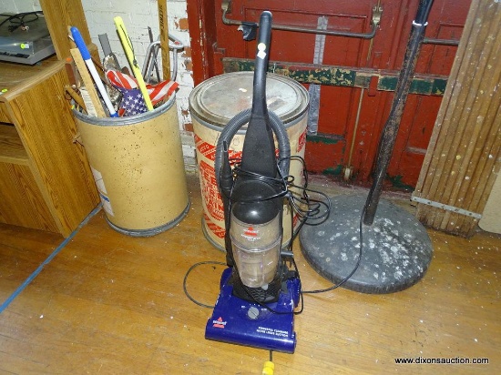 (ROW1 BY DOORS) BISSEL POWERFORCE HELIX VACUUM CLEANER