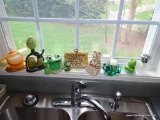 (K WIN) LOT OF ASSORTED KITCHEN DECOR, INCLUDING FIGURINES, CANDLE HOLDERS, AND SCRUBBER DISH. MANY