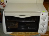 (K) TOASTMASTER TOASTER OVEN/BROILER, MODEL #357, WHITE, WITH TIMER AND DARKNESS SETTING FOR TOAST