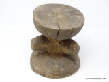 CUUNO ROUND STOOL, CARVED AND NATURAL KNOTS IN HARD WOOD, MID 20TH CENTURY, ESTIMATED VALUE