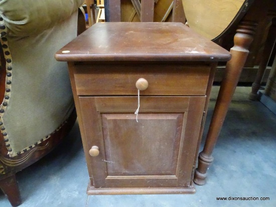 (R1) MAHOGANY 1 DRAWER OVER 1 DOOR END TABLE: 18"X 26"X 22"