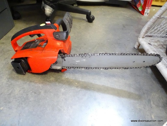 (R1) HOMELITE XL AUTOMATIC OILING 15" BLADE CHAINSAW. HAS GOOD COMPRESSION. MODEL 10618A.