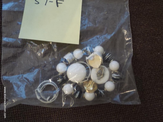 (KIT) BAG LOT OF WHITE AND BLACK EARRINGS AND NECKLACES