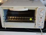 (KIT) OSTER TOASTER OVEN WITH MULTIPLE GRILL AND BROILER PANS. MODEL 4877-8. 1500 WATTS.