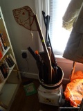 (GR) SALISBURY C.C. GOLF BAG STYLE WASTEBASKET WITH TOY GUNS, SOME BB GUNS, A VINTAGE TOY HORSE AND