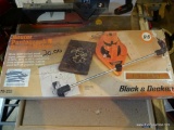 (GAR) BLACK AND DECKER ROUTER PANTOGRAPH & DESIGN MAKER. IN THE ORIGINAL BOX