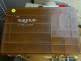 (GR) MAGNUM BY PLANO 1119 TACKLE BOX WITH DOUBLE SIDED STORAGE AREAS. IN VERY GOOD USED CONDITION