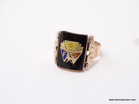 10 KT YELLOW GOLD MEN'S VICTORIAN KNIGHTS OF PYTHIAS RING. DATED 1898, 8.9 GRAMS. SIZE 13