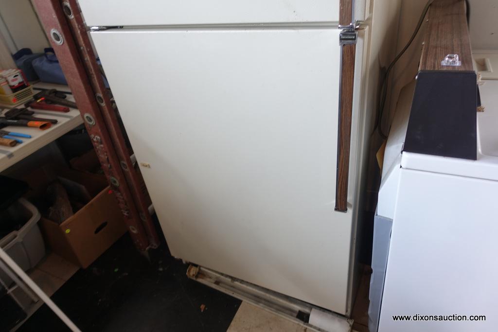 プ*須様 古い BACK) KENMORE PORCELAIN PLUS REFRIGERATOR WITH | Proxibid