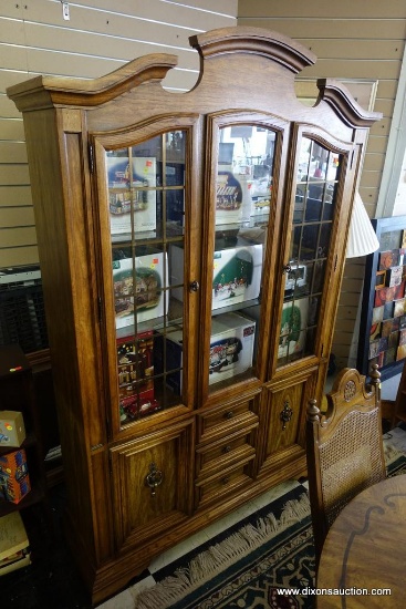(R1) OAK CHINA CABINET BY STANLEY FURNITURE; THIS "FRUITWOOD" PIECE IS IN A COUNTRY FRENCH STYLE