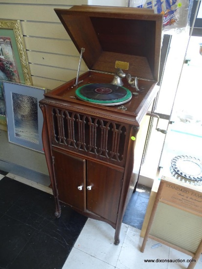 (R1) VINTAGE PHONOGRAPH BY SUPERTONE; DEVELOPED AND PATENTED AROUND 1921, THE SUPERTONE COMPANY