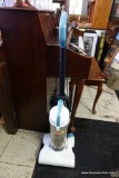 (R1) BLACK AND DECKER WHITE AND BLUE COLORED VACUUM CLEANER