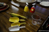 (R1) RETRO KITCHENWARE; PUMPING KETCHUP AND MUSTARD CONTAINERS, MEASURING SCOOPS, PYREX CLEAR AND