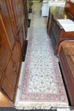 (R4) VERY LONG ORIENTAL STYLE RUNNER IN IVORY AND ROSE: 1' 8