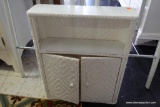 (R4) WHITE WICKER MEDICINE CABINET WITH UPPER SHELF AND 2 DOORS THAT OPEN TO REVEAL 2 INTERIOR