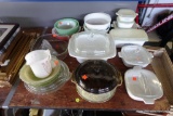 (BACK) TABLE LOT OF BAKING WARE: CORNING WARE CASSEROLE DISHES, CORNING WARE LIDDED MICROWAVEABLE