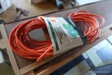 (BACK) DIAMOND HANDIWIRE 50 FT OUTDOOR CORD; 3 CONDUCTOR, 16 GAUGE, GROUNDED, RATED TO 13 AMPS.