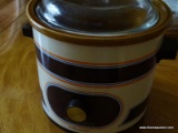 (FOY) RIVAL CROCK-POT SLOW COOKER; RETRO STYLE WITH TEMPERATURE SETTING, LID.