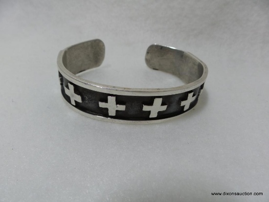 .925 CUFF BRACELET WITH CROSSES, SIG TAXCO TG-211 TOTAL WEIGHT 27 GRAMS