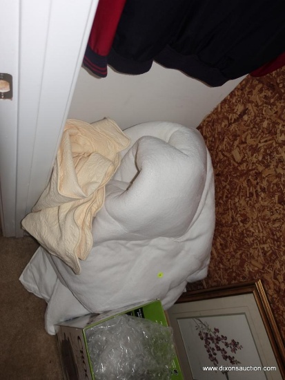 (BR2) LOT OF BED LINENS: BED COVER, PILLOW TOP COVER, ETC