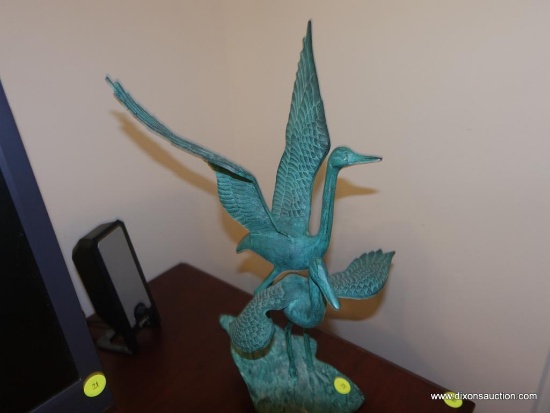(BR3) METAL STATUE OF 2 BIRDS TAKING FLIGHT. HAS VERY NICE ATTENTION TO DETAIL!: 14" TALL
