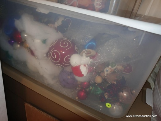 (BR3) TUB FILLED WITH ASSORTED CHRISTMAS DECORATIONS: CHRISTMAS BALL DECORATIONS, FIGURAL