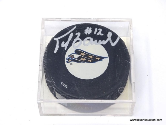 PETER BONDRA SIGNED HOCKEY PUCK, TOPPS.