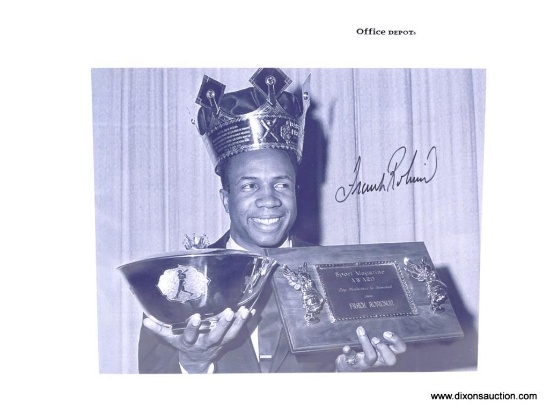 FRANK ROBINSON SIGNED 8 X 10" PHOTOGRAPH WITH COA.