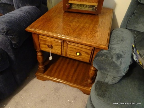 (LR) THOMASVILLE OAK END TABLE; SINGLE DRAWER SIDE/ END TABLE WITH STURDY DESIGN, SOLO 2-PANEL FRONT