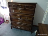 (BR2) MID-CENTURY MODERN 5-DRAWER CHEST; 3RD DRAWER HAS WOVEN PANELS ON DRAWER FRONT, AND THE BRASS