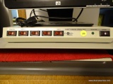 (BR3) TRIPP LITE ISOBAR COMMAND CONSOLE PLUS.