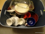 (BR3) TUB LOT OF ASSORTED KITCHEN ITEMS: PLATES, COFFEE MUGS, PYREX BAKING DISHES, ETC